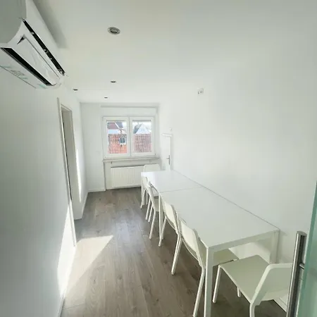 Cozy In Apartment *